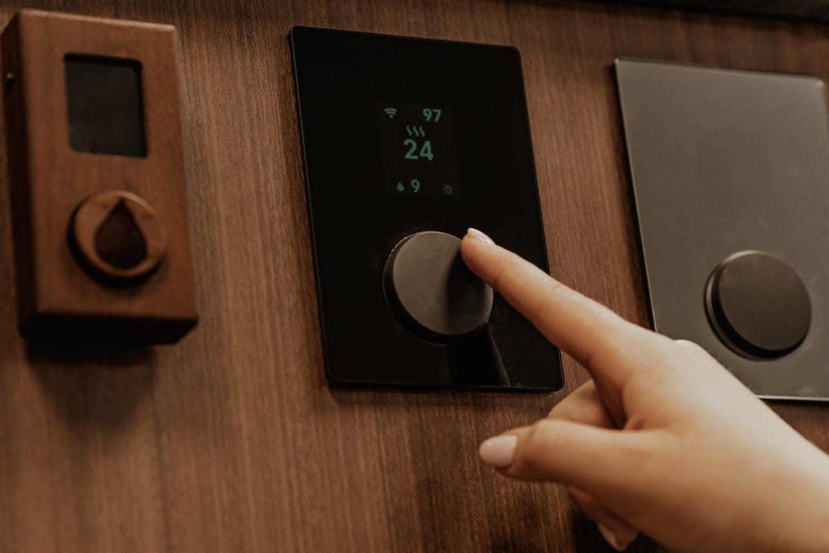 Turning The Dial On A Huum Uku Glass Controller With Wifi
