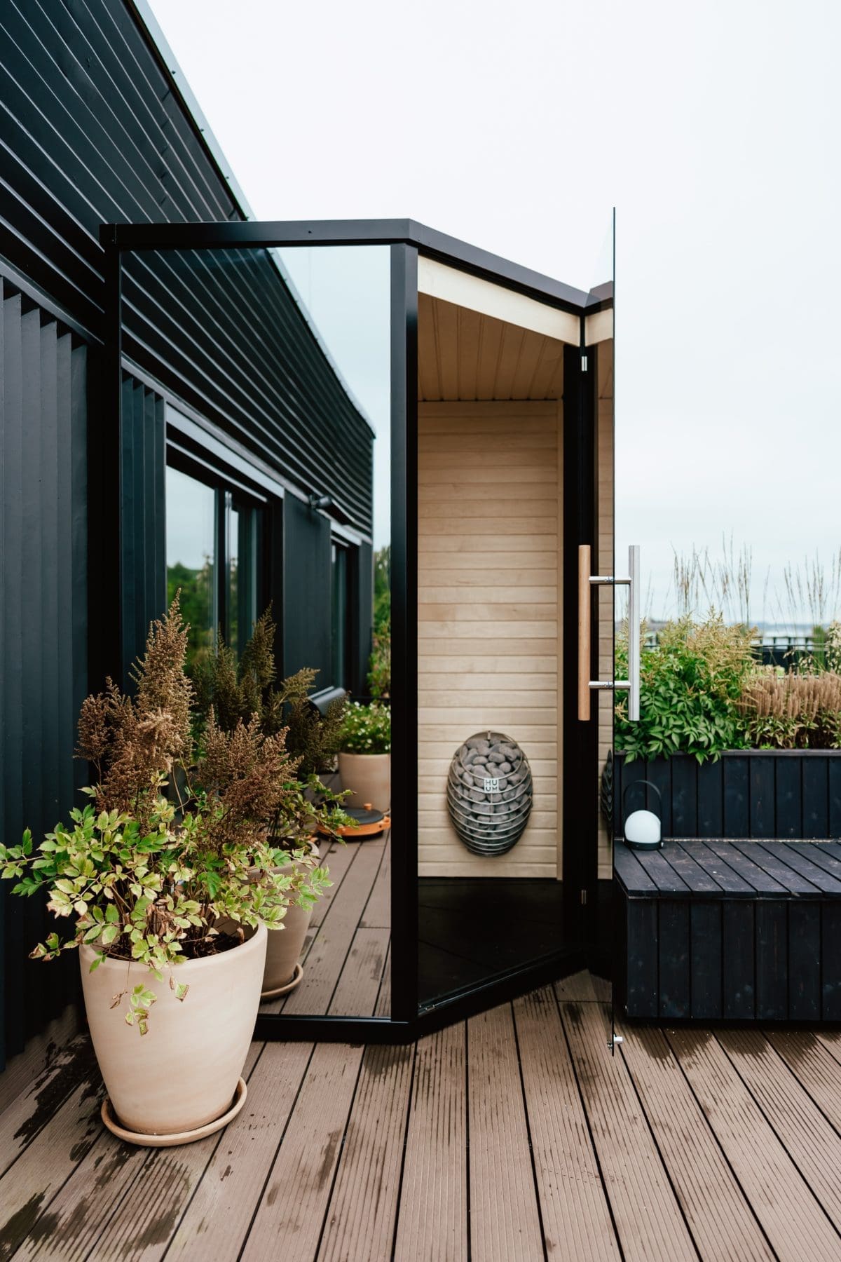 Haljas Hele Mini - 3-Person Prebuilt Mirrored Glass Sauna - Image 9